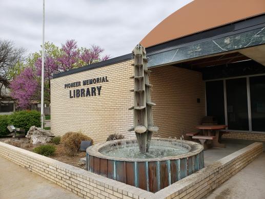 Pioneer Memorial Library South Entrance & Fountain