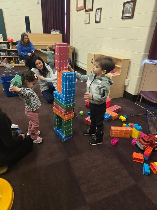 children building in parent/child workshop
